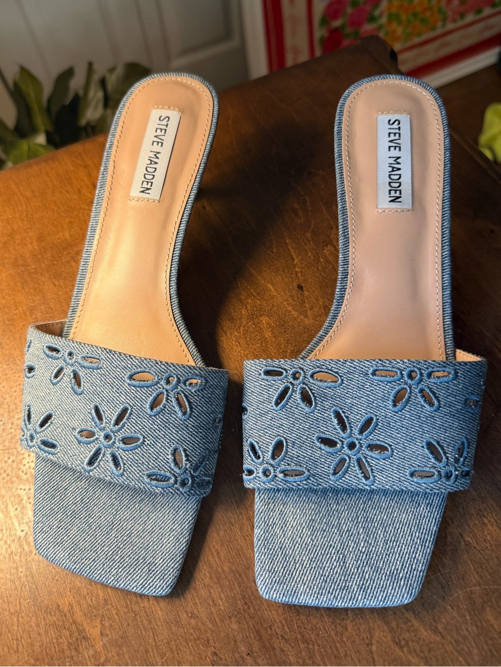 Steve Madden Light Blue Denim Floral Cutout Slide Mules 9 Sample NWOT